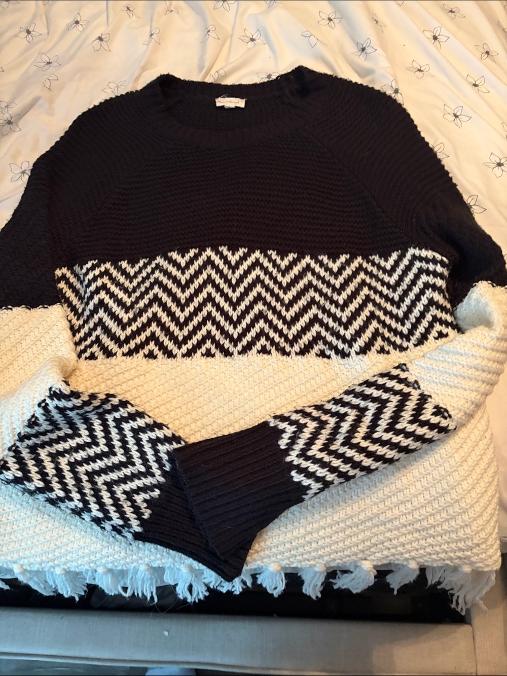 Hem and thread Black and White Chevron Block Knit Sweater